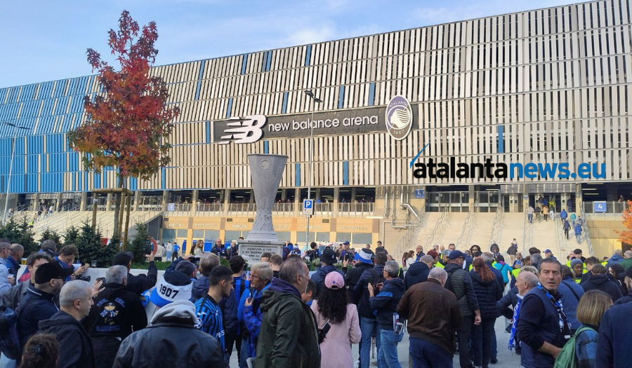 La New Balance Arena con la Coppa in marmo