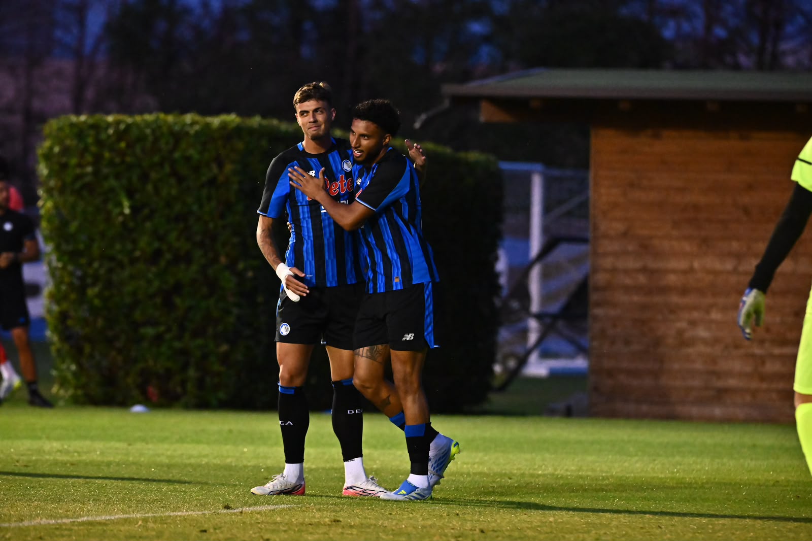 Ederson esulta dopo il goal all'Arezzo
